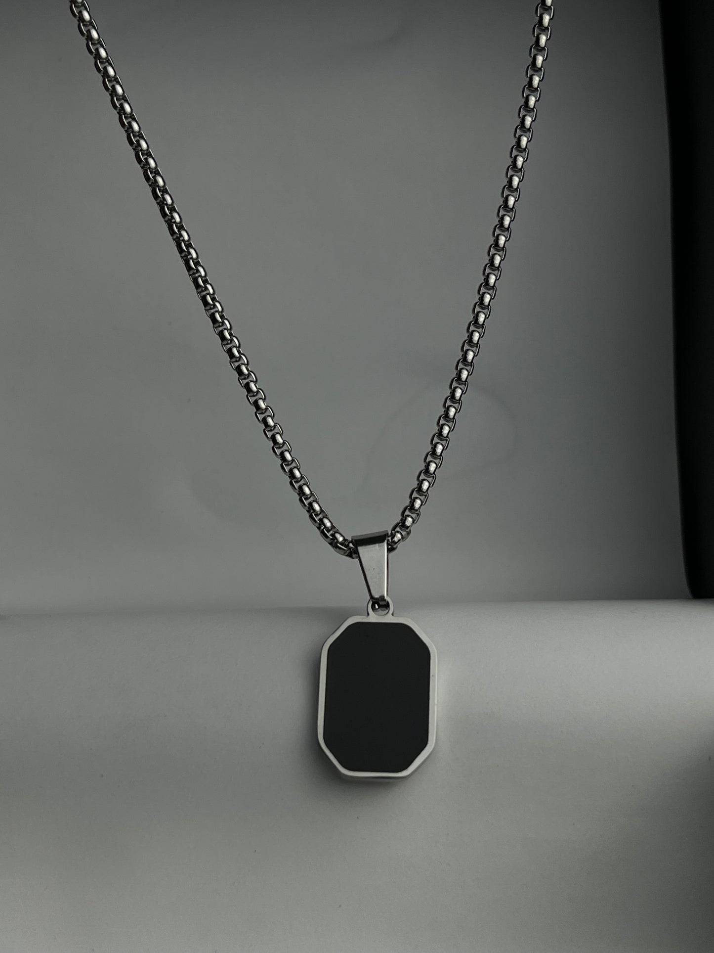 DAFFY OBSIDIAN EDGE PREMIUM QUALITY BLACK PENDANT