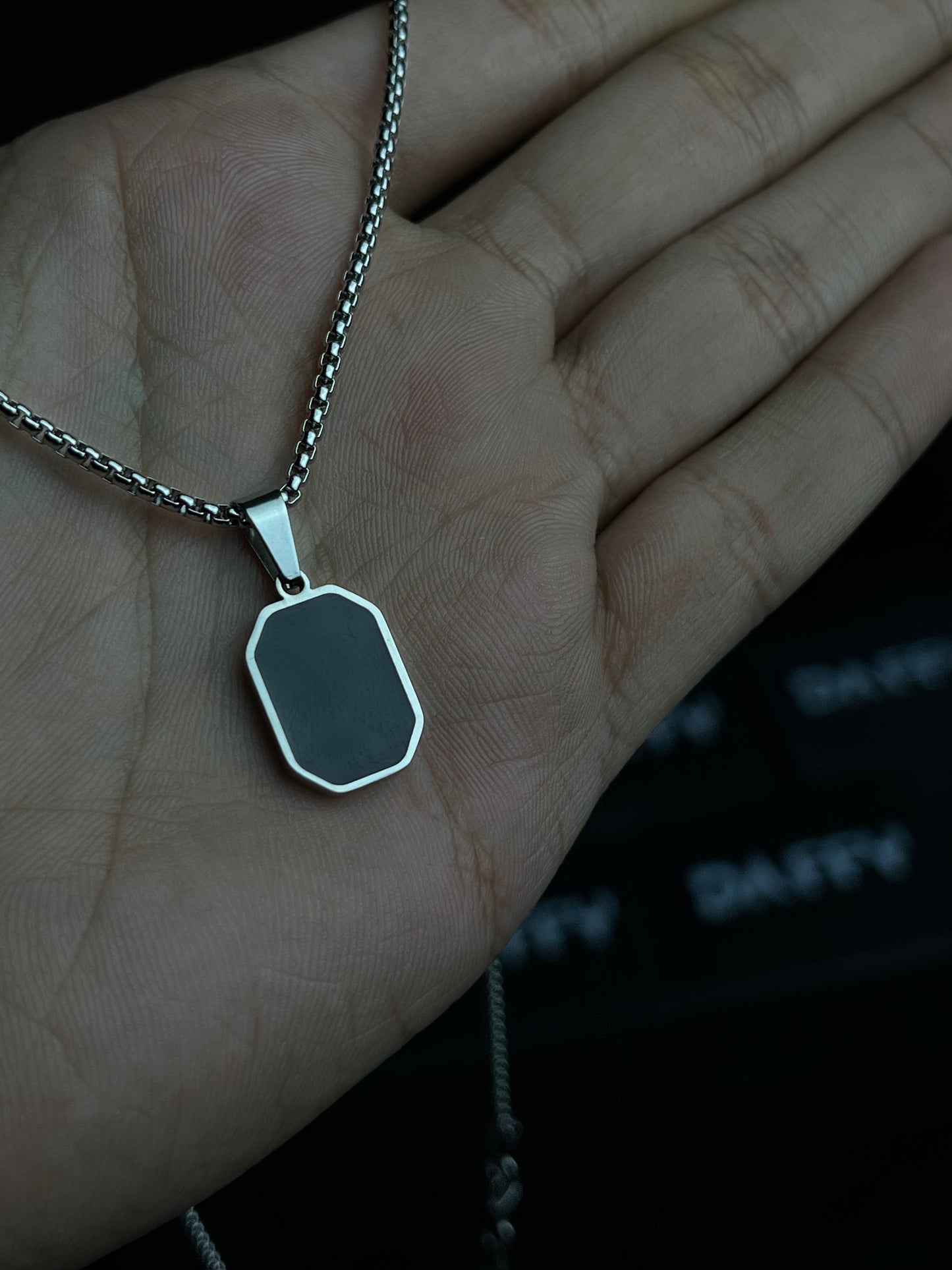 DAFFY OBSIDIAN EDGE PREMIUM QUALITY BLACK PENDANT