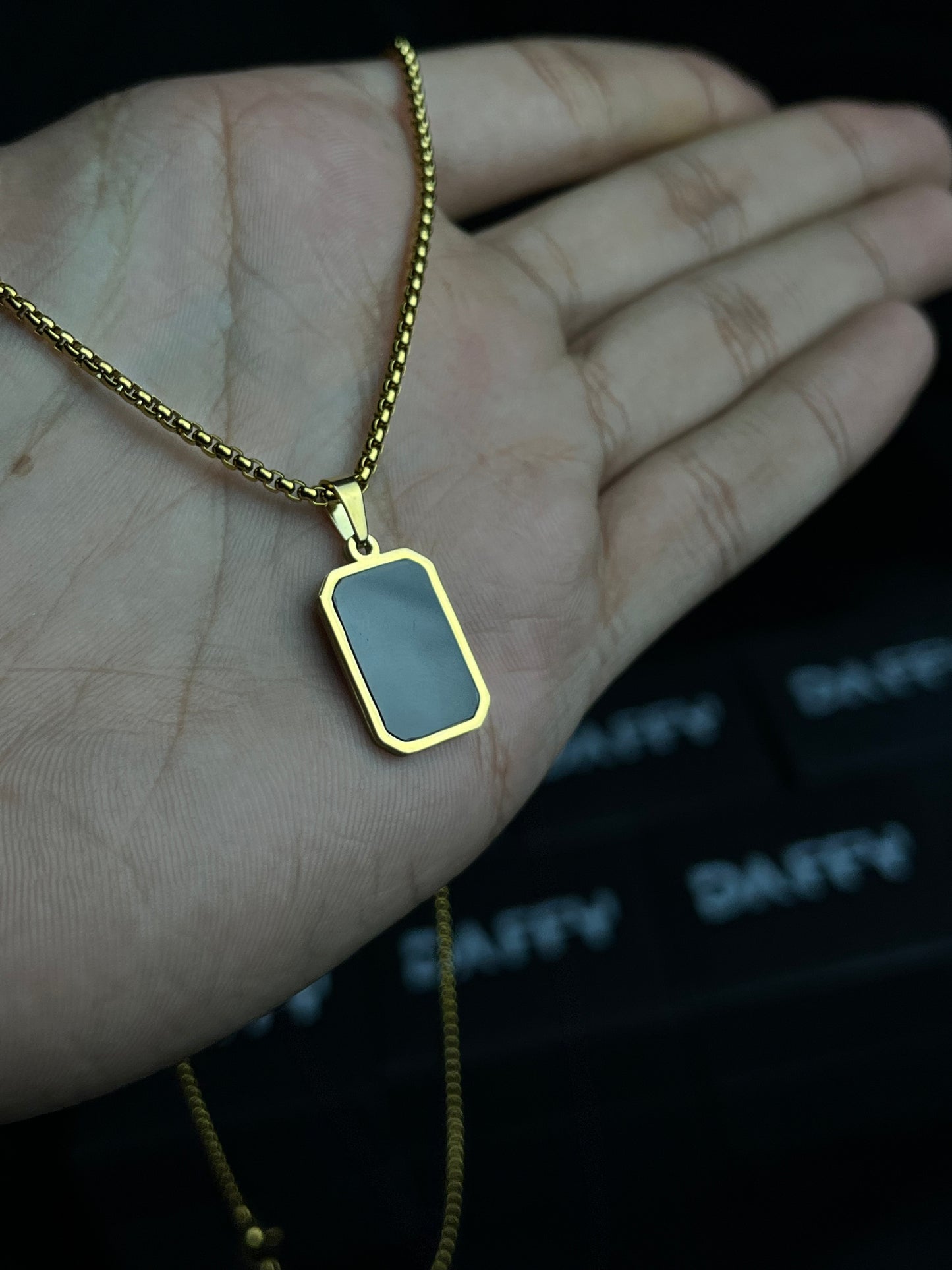 DAFFY MIDNIGHT GOLD PREMIUM QUALITY GOLDEN PENDANT